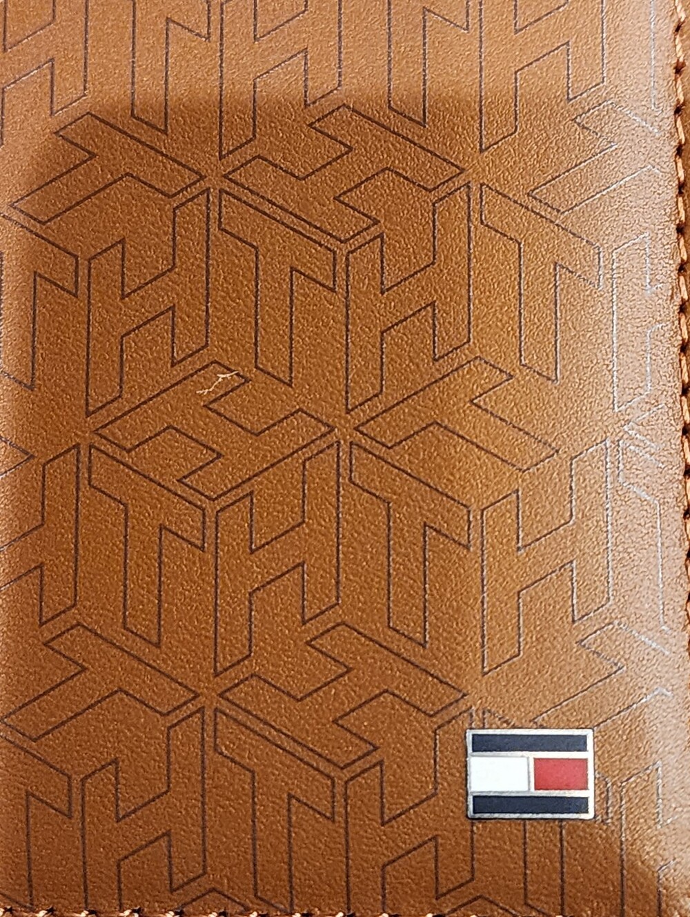 New In Box Tommy Hilfiger Brown Leather RFID Wallet - Picture 4 of 7